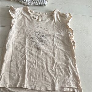 Rylee and Cru Women’s medium Cream Ruffle Sleeve Top